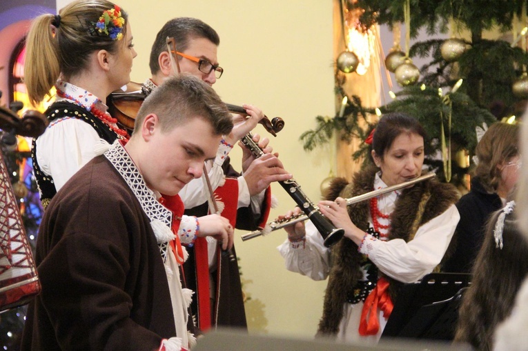 Dębica. Kolędują Iskierczanie