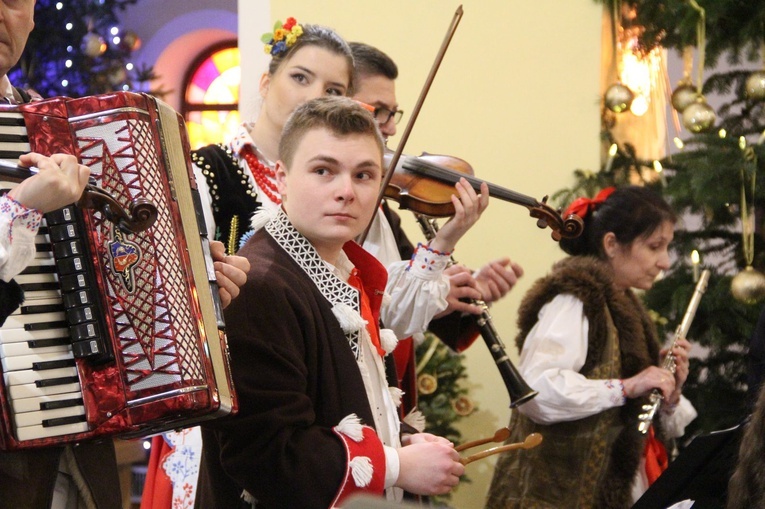 Dębica. Kolędują Iskierczanie