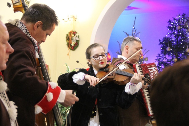 Dębica. Kolędują Iskierczanie