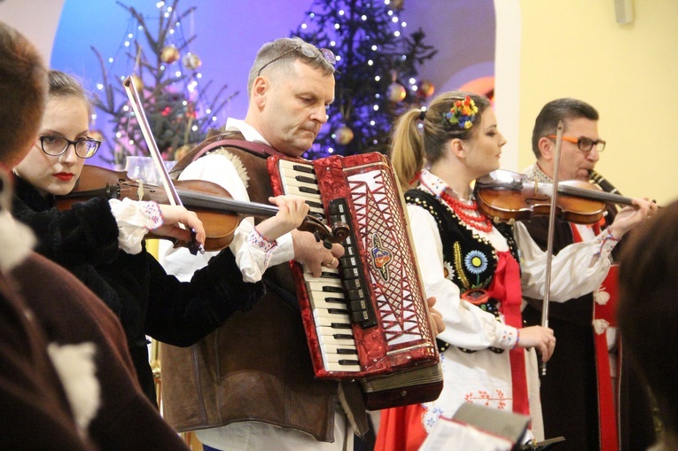 Dębica. Kolędują Iskierczanie