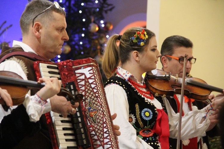 Dębica. Kolędują Iskierczanie