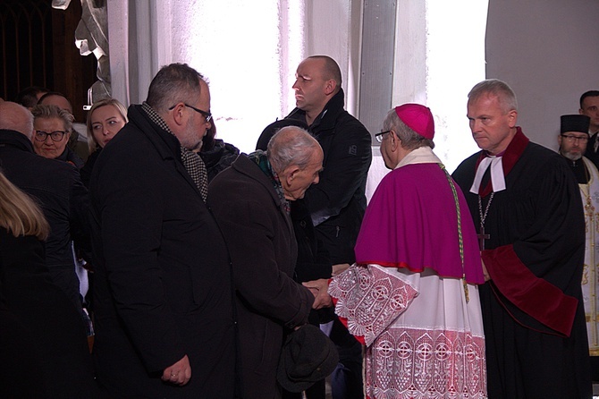 Wieczorna modlitwa w rocznicę śmierci Pawła Adamowicza