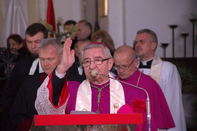 Wieczorna modlitwa w rocznicę śmierci Pawła Adamowicza