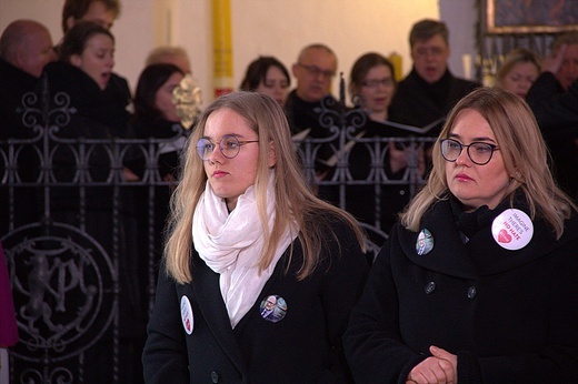 Wieczorna modlitwa w rocznicę śmierci Pawła Adamowicza