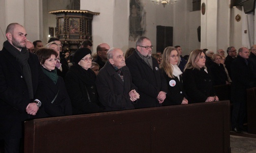 We Mszy św. uczestniczyli członkowie najbliższej rodziny zmarłego prezydenta.