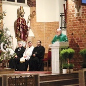 ▲	Biskup Jacek Jezierski, pastor prezbiter Wojciech Gajewski, ks. Kazimierz Klaban i ks. pastor Marcin Pilch.