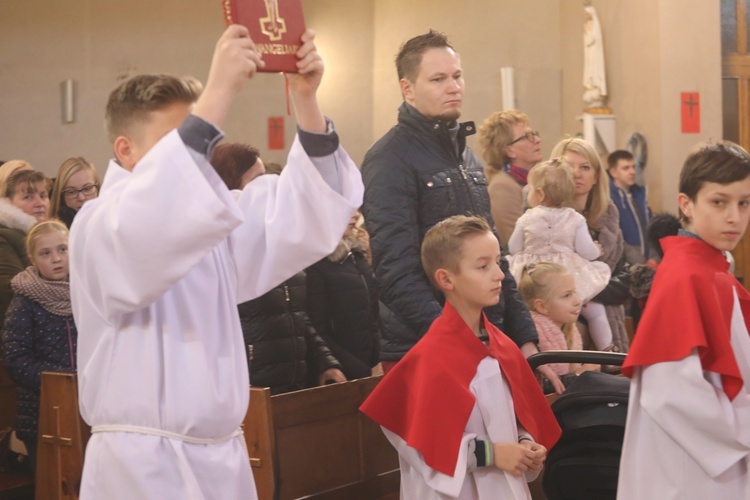 Poświęcenie nowej chrzcielnicy w Miliardowicach