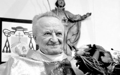 Ks. Stanisław Pasyk na uroczystości poświęcenia kościoła pw. św. Andrzeja Boboli w Świdnicy.