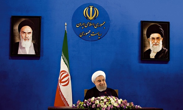 Prezydent Iranu Hasan Rowhani i Najwyżsi Przywódcy – Chomeini i Chamenei.