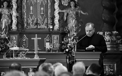 Autorytet bez autorytaryzmu. Człowiek Boży, a nie Bóg. Konferencja ks. Wojciecha Wójtowicza do kapłanów