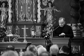 Autorytet bez autorytaryzmu. Człowiek Boży, a nie Bóg. Konferencja ks. Wojciecha Wójtowicza do kapłanów