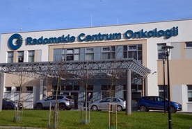 Radomskie Centrum Onkologii znajduje się przy ul. Uniwersyteckiej 6 (os. Wacyn).