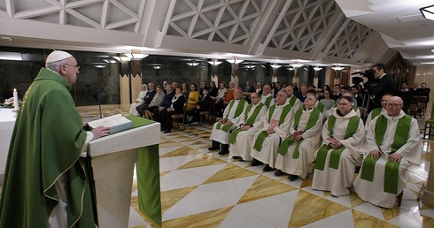 Franciszek: Pokorna modlitwa porusza serce Boga
