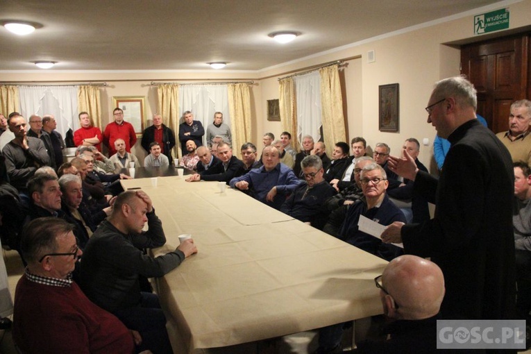 Rekolekcje nadzwyczajnych szafarzy Komunii Świętej w Rokitnie