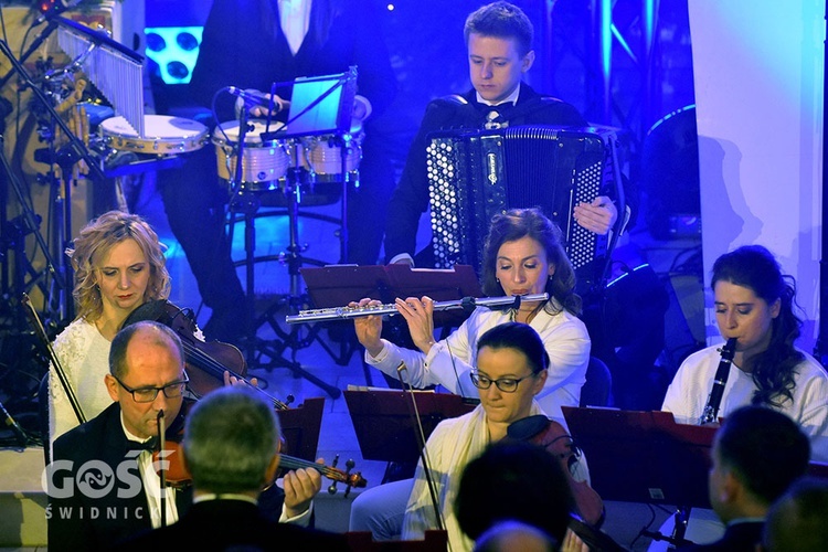 Koncert "Żywe Betlejem z gwiazdami" w Głuszycy