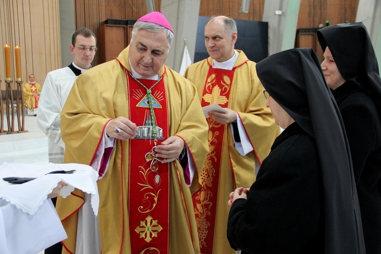 Relikwie św. bp. Józefa Pelczara i bł. Klary Szczęsnej w Świątyni Opatrzności Bożej