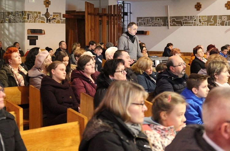 Koncert kolęd dla Fundacji "Krzyż Dziecka" w Pisarzowicach - 2020