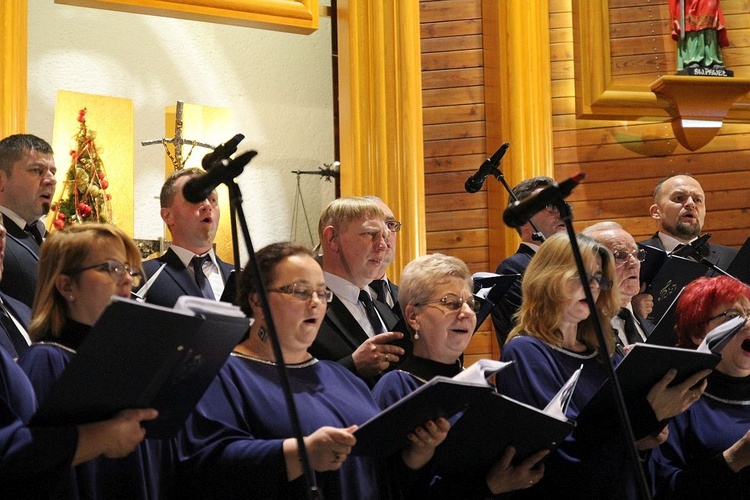 Koncert kolęd dla Fundacji "Krzyż Dziecka" w Pisarzowicach - 2020