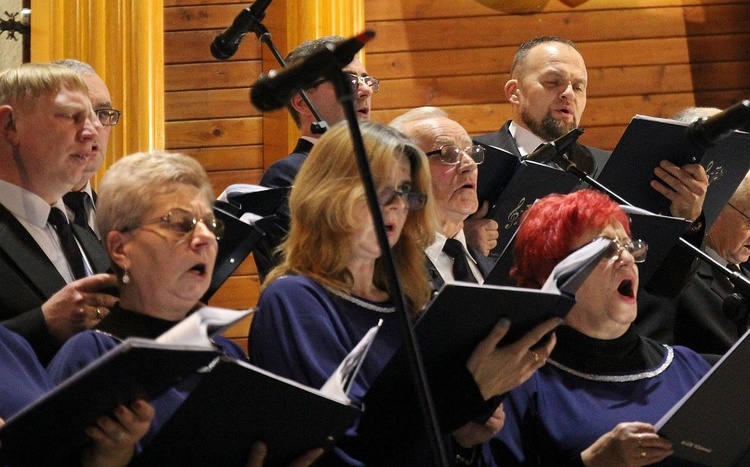 Koncert kolęd dla Fundacji "Krzyż Dziecka" w Pisarzowicach - 2020