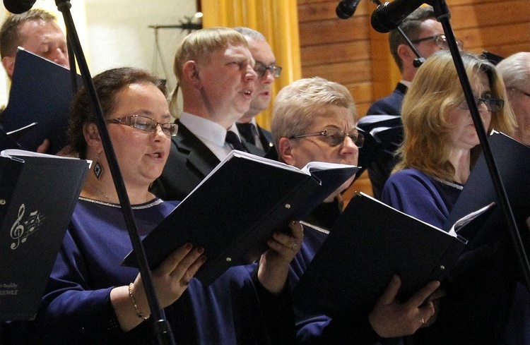 Koncert kolęd dla Fundacji "Krzyż Dziecka" w Pisarzowicach - 2020