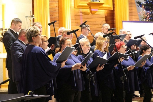 Koncert kolęd dla Fundacji "Krzyż Dziecka" w Pisarzowicach - 2020