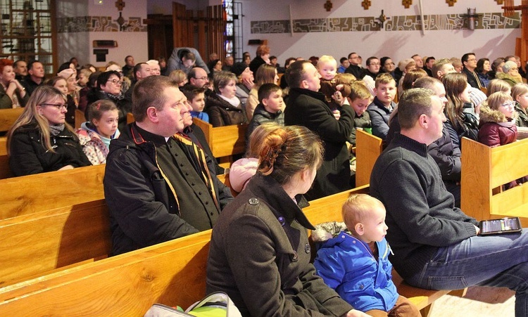 Koncert kolęd dla Fundacji "Krzyż Dziecka" w Pisarzowicach - 2020