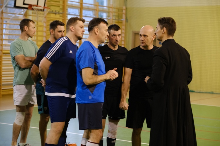 Tymowa. II Charytatywny Turniej Halowej Piłki Nożnej Oldboyów