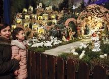 – Szopka u oo. bernardynów była jedną z moich inspiracji – mówi J. Wołek i dodaje, że czytanie baśni i odkrywanie ich ponadczasowego przekazu przybliża nas do Prawdy.