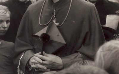 Ingres biskupa odbył się  7 września 1958 roku.