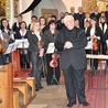 Ks. Jerzy Kowolik podczas jednego z koncertów z orkiestrą Symphonia Rusticana.