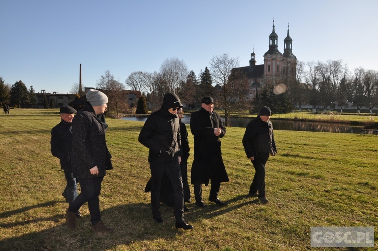  Przygotowania do koronacji obrazu Matki Bożej Ozdoby Paradyża 