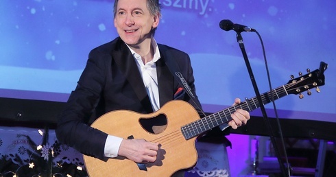 W kolędach chodzi o wspólnotę. Koncert Macieja Miecznikowskiego