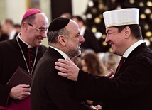 Prymas Polski abp Wojciech Polak, naczelny rabin Polski Michael Schudrich i mufti Muzułmańskiego Związku Religijnego w Rzeczypospolitej Polskiej Tomasz Miśkiewicz.