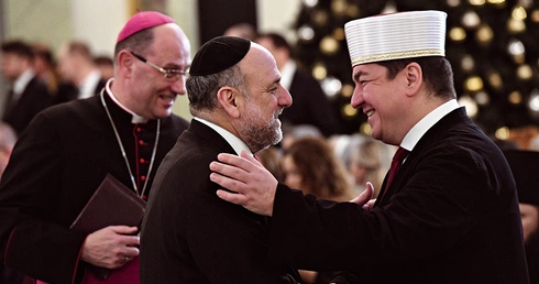 Prymas Polski abp Wojciech Polak, naczelny rabin Polski Michael Schudrich i mufti Muzułmańskiego Związku Religijnego w Rzeczypospolitej Polskiej Tomasz Miśkiewicz.