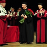 Abp Budzik otrzymał doktorat naukowy na UP