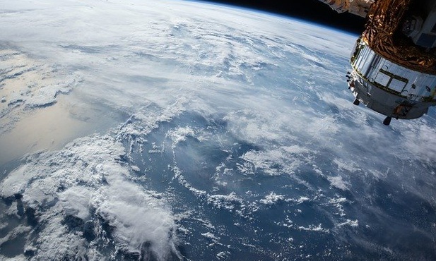 Polskie teleskopy pomagają śledzić zagrożenia na orbicie - kosmiczne śmieci