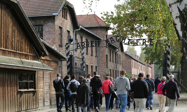 Biskupi Europy o Auschwitz: Nie dla antysemityzmu i manipulowania prawdą dla polityki