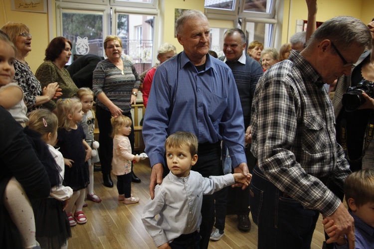 Sochaczew. Dzień Babci i Dziadka w Przedszkolu Świętych Aniołów Stróżów