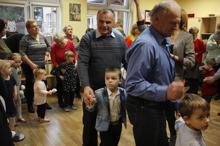 Sochaczew. Dzień Babci i Dziadka w Przedszkolu Świętych Aniołów Stróżów