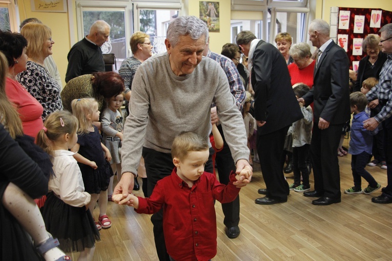 Sochaczew. Dzień Babci i Dziadka w Przedszkolu Świętych Aniołów Stróżów