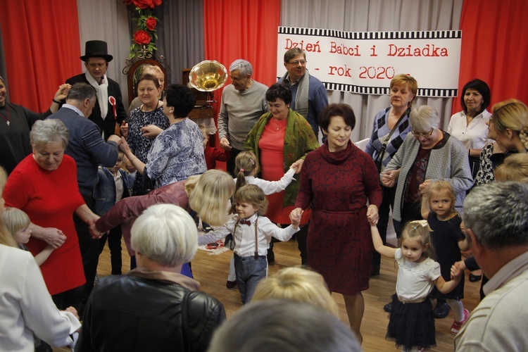 Sochaczew. Dzień Babci i Dziadka w Przedszkolu Świętych Aniołów Stróżów