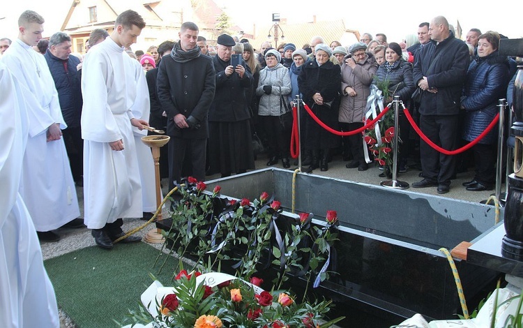 Pogrzeb śp. ks. kan. Marka Kręciocha w Kobiernicach