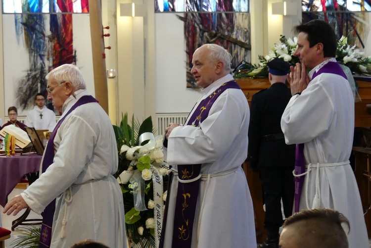 Pogrzeb śp. ks. kan. Marka Kręciocha w Kobiernicach