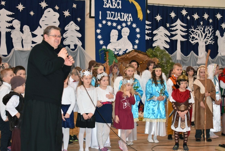 Za przygotowanie radosnego świętowania dziękował proboszcz ks. Edward Swat.