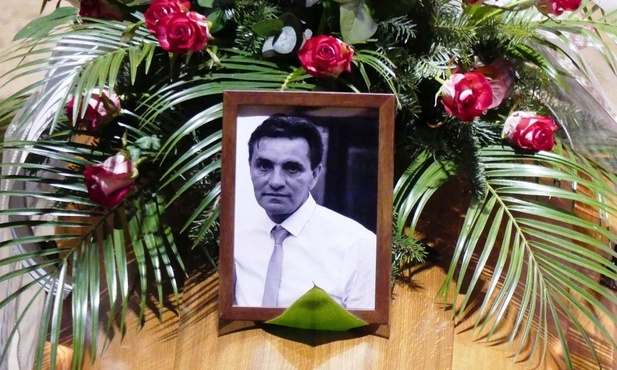 Śp. Bogdan Pudełko został pochowany 24 stycznia br. w Pisarzowicach.