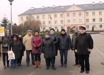 Uczestnicy spaceru wyruszyli spod gmachu rektoratu UTH w Radomiu.