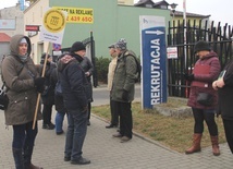 Spacer z literaturą w tle