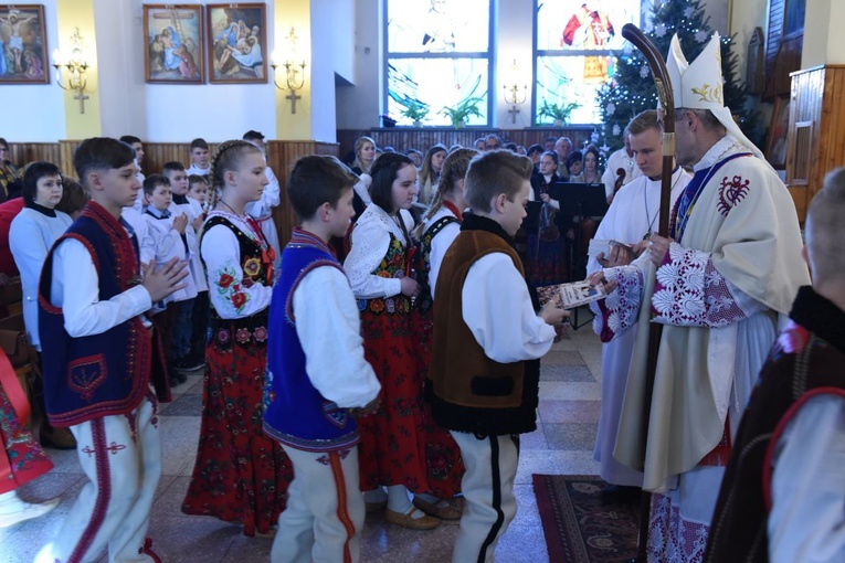Bierzmowanie i jubileusz w Obidzy