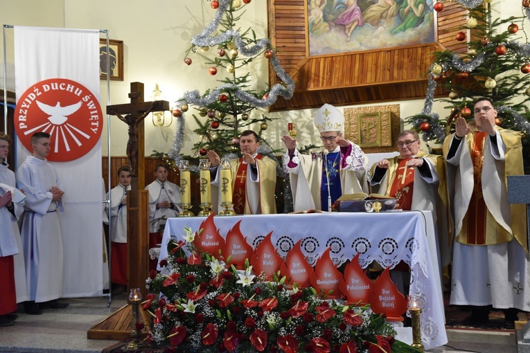 Bierzmowanie i jubileusz w Obidzy