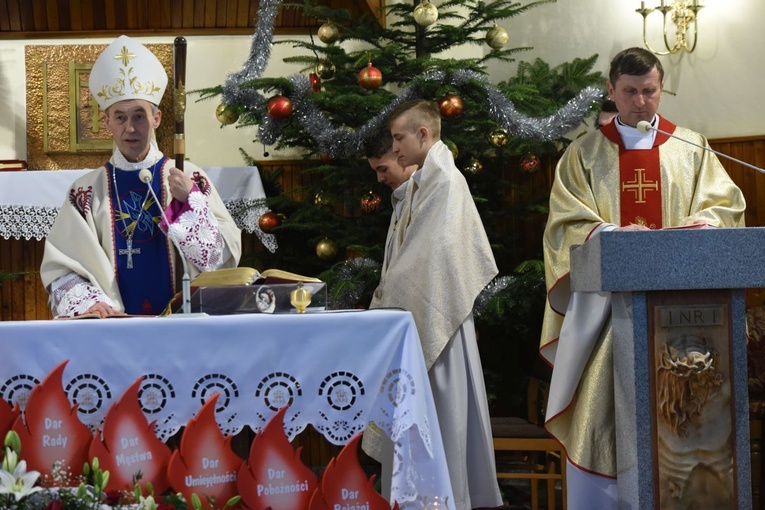 Bierzmowanie i jubileusz w Obidzy